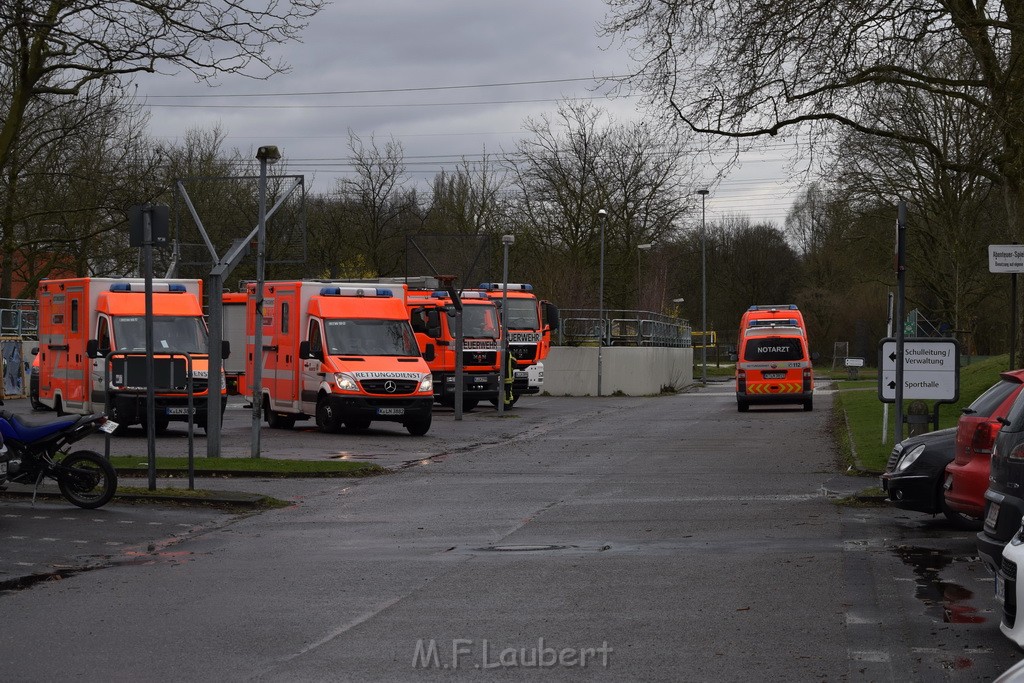 Einsatz BF Koeln Schule Burgwiesenstr Koeln Holweide P022.JPG - Miklos Laubert